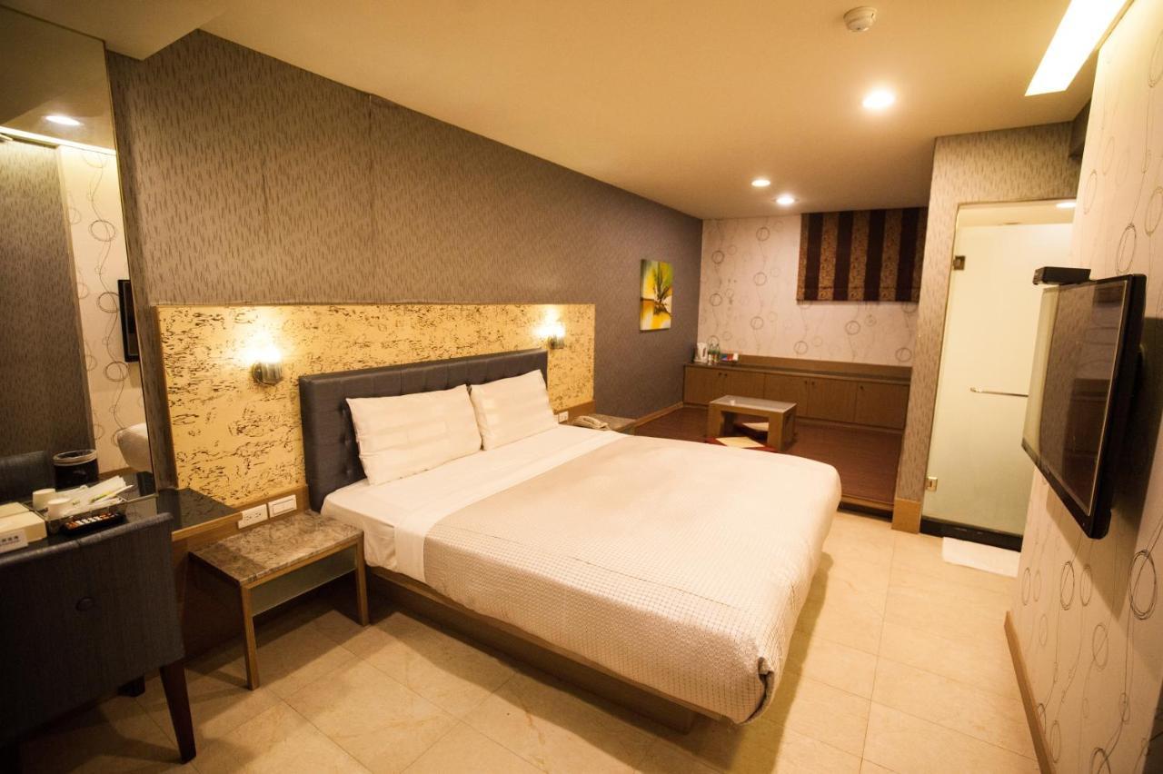 Love Hotel Pingtung Exterior photo